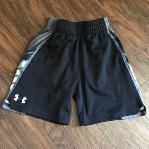 Under Armour BOYS shorts Size 6